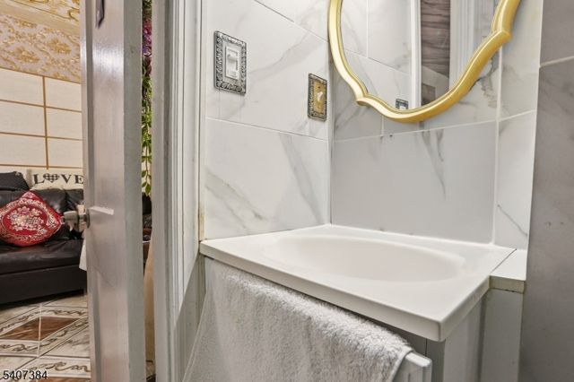 34 Concord St, Jersey City, NJ 07306