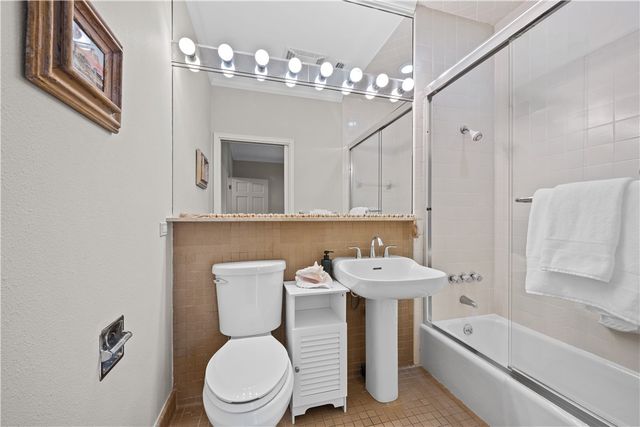 2006 Crescent Drive, Rockport, TX 78382