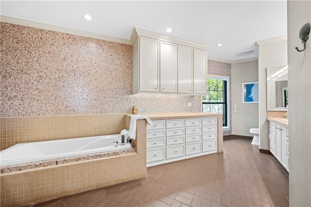 2006 Crescent Drive, Rockport, TX 78382