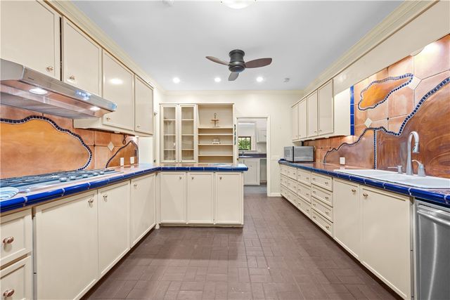 2006 Crescent Drive, Rockport, TX 78382