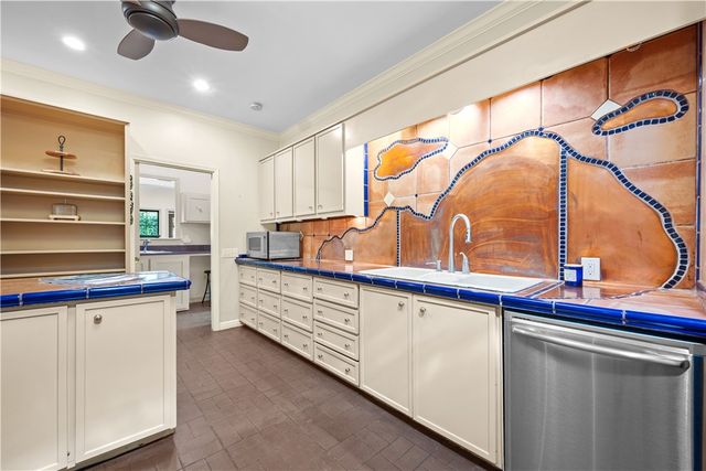 2006 Crescent Drive, Rockport, TX 78382