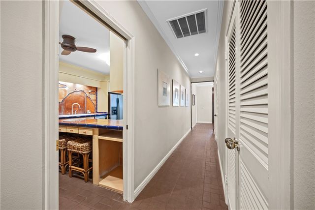 2006 Crescent Drive, Rockport, TX 78382