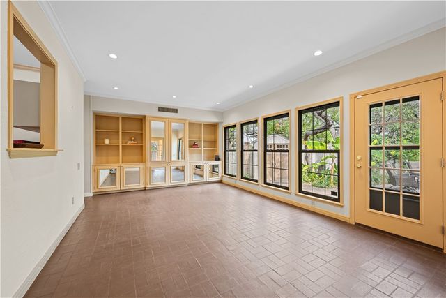 2006 Crescent Drive, Rockport, TX 78382