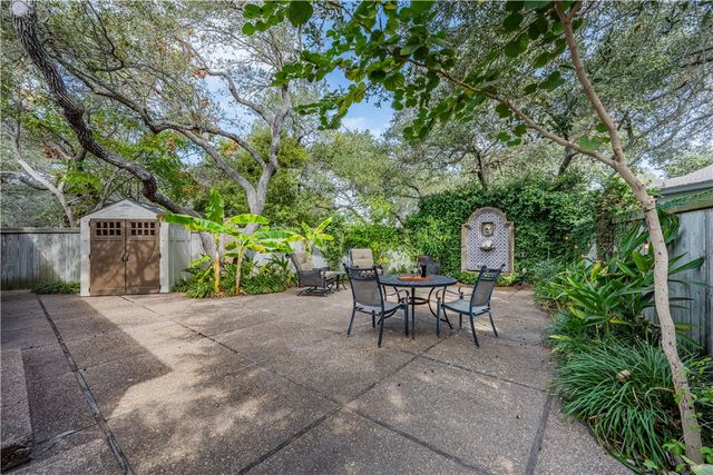 2006 Crescent Drive, Rockport, TX 78382