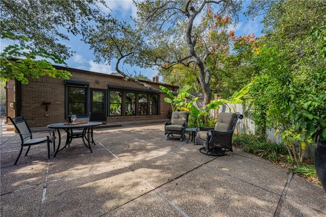 2006 Crescent Drive, Rockport, TX 78382