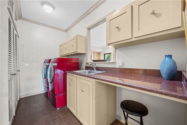 2006 Crescent Drive, Rockport, TX 78382