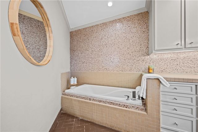 2006 Crescent Drive, Rockport, TX 78382