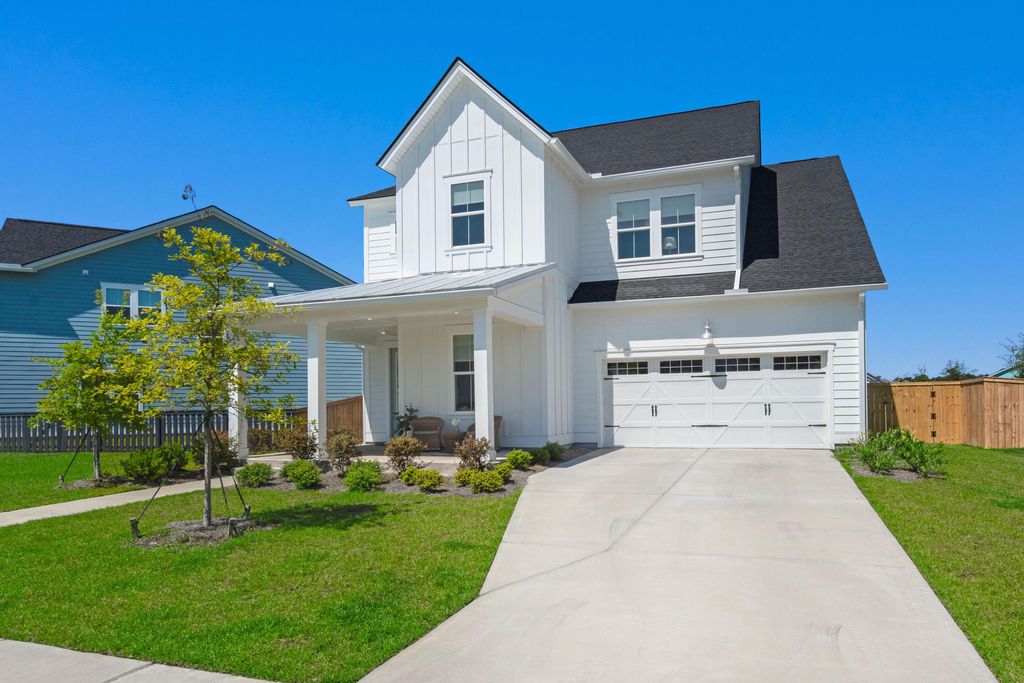 Image 1 of property listing at 135 E Morton Street, Summerville, SC 29486