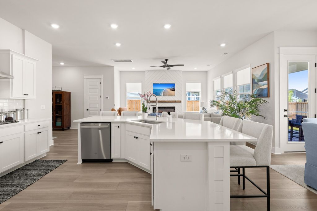 Image 18 of property listing at 135 E Morton Street, Summerville, SC 29486