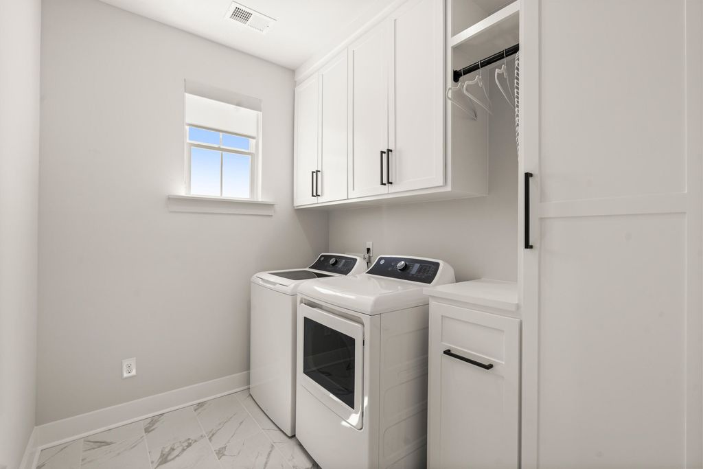 Image 31 of property listing at 135 E Morton Street, Summerville, SC 29486