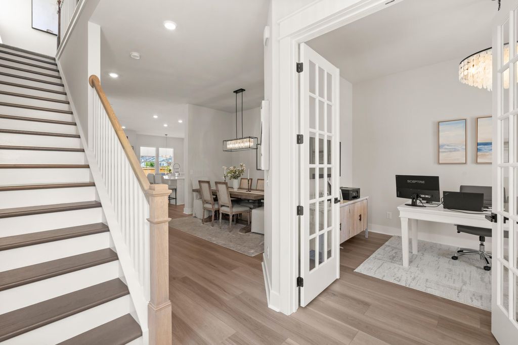 Image 5 of property listing at 135 E Morton Street, Summerville, SC 29486
