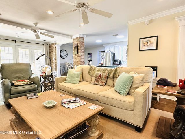 807 Del Sud Drive, Pascagoula, MS 39581