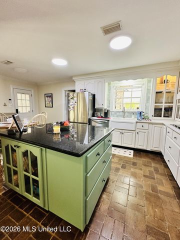 807 Del Sud Drive, Pascagoula, MS 39581