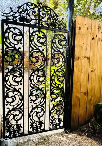 807 Del Sud Drive, Pascagoula, MS 39581