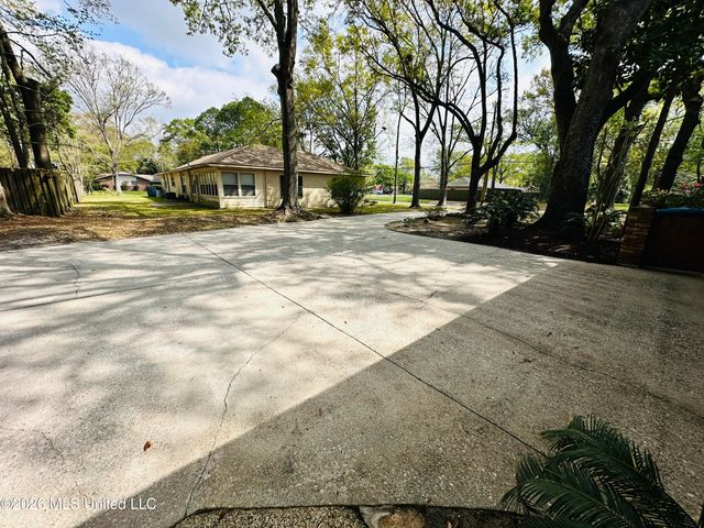 807 Del Sud Drive, Pascagoula, MS 39581