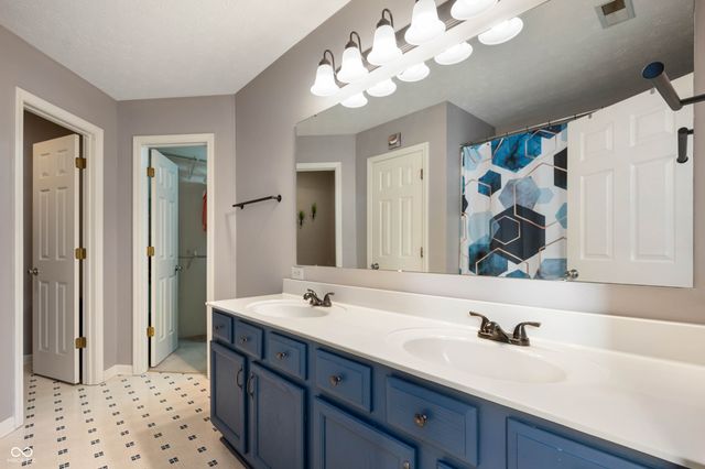 12711 Geist Cove Drive, Indianapolis, IN 46236