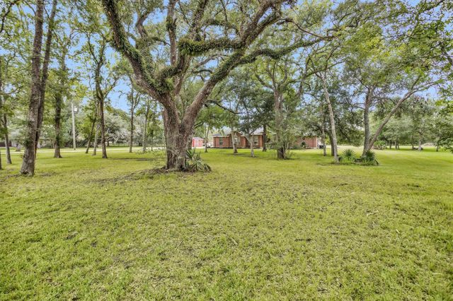13334 W Brazos Bend Drive, Needville, TX 77461