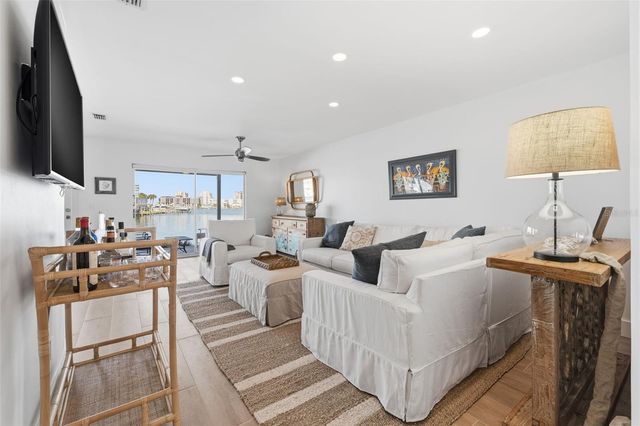 400 LARBOARD WAY 105, Clearwater Beach, FL 33767