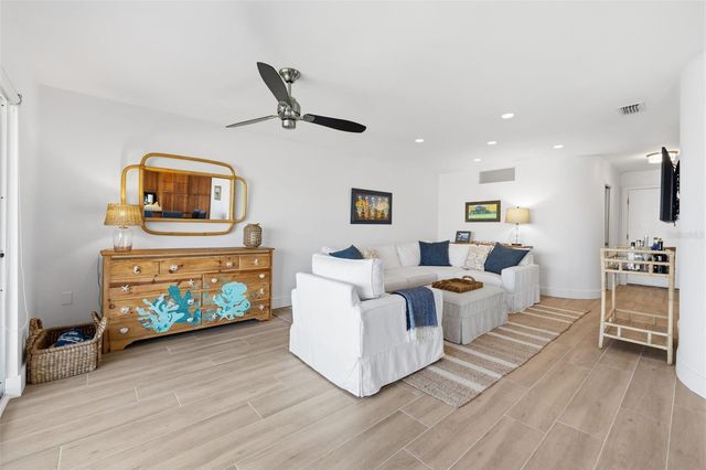 400 LARBOARD WAY 105, Clearwater Beach, FL 33767