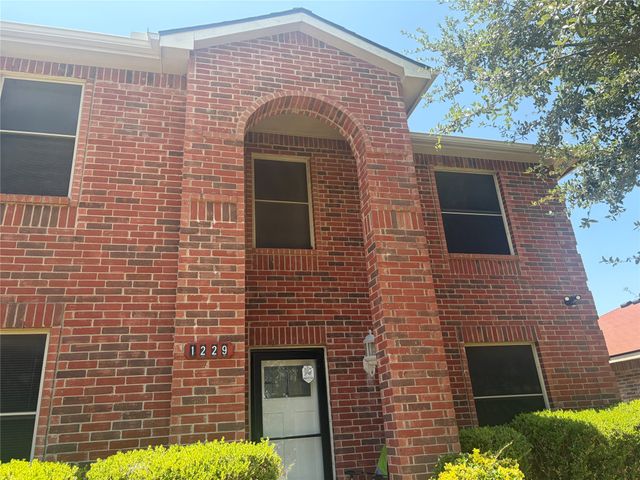 1229 Longleaf Drive, Cedar Hill, TX 75104