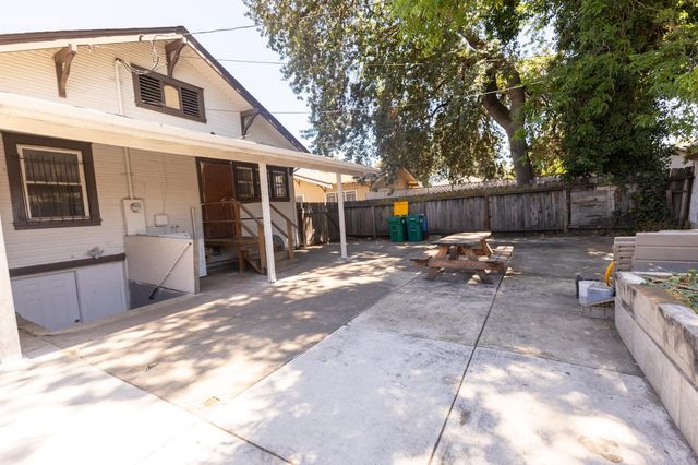2613 N California St, Stockton, CA 95204