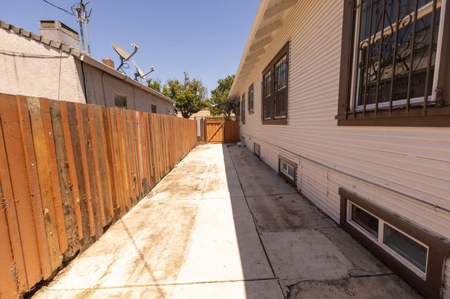 2613 N California St, Stockton, CA 95204