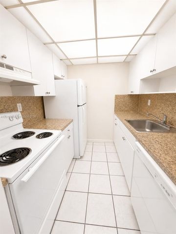 7500 SW 59th Pl 107, South Miami, FL 33143