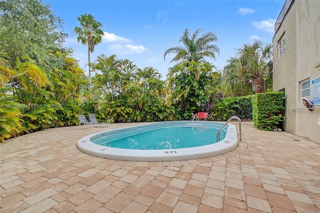 7500 SW 59th Pl 107, South Miami, FL 33143