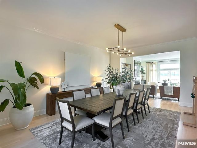 25 Moorings Lane, Edgewater, NJ 07020