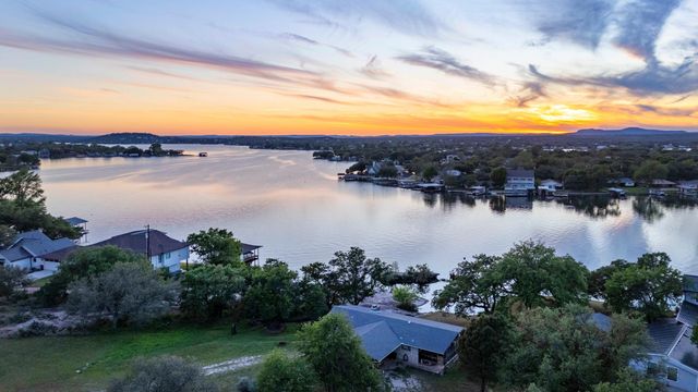 310 Castlehigh DR, Granite Shoals, TX 78654