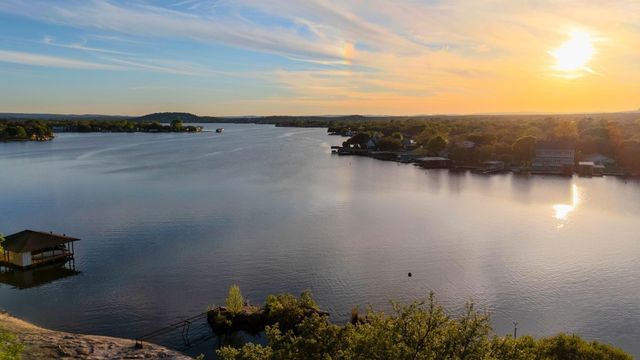 310 Castlehigh DR, Granite Shoals, TX 78654