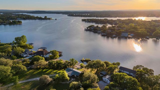 310 Castlehigh DR, Granite Shoals, TX 78654