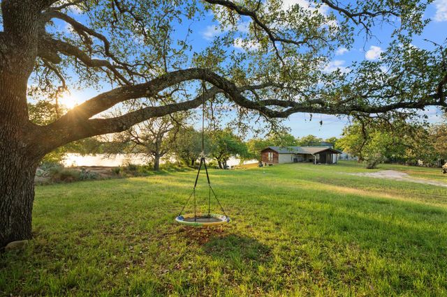 310 Castlehigh DR, Granite Shoals, TX 78654