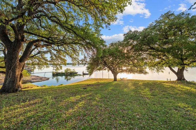 310 Castlehigh DR, Granite Shoals, TX 78654