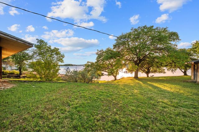 310 Castlehigh DR, Granite Shoals, TX 78654