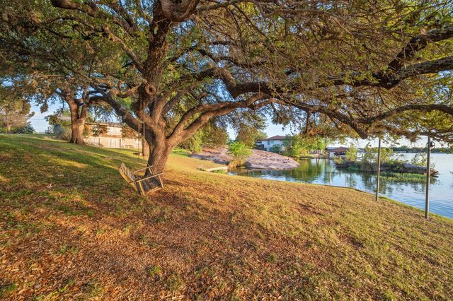 310 Castlehigh DR, Granite Shoals, TX 78654