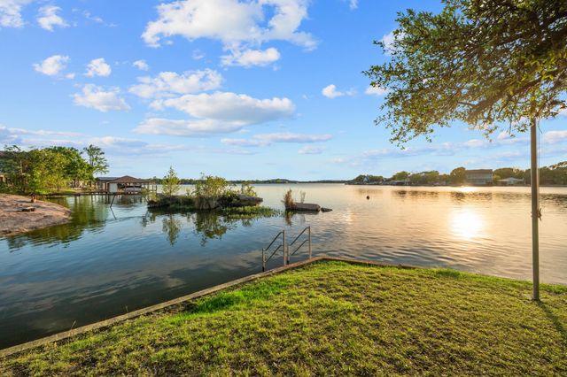 310 Castlehigh DR, Granite Shoals, TX 78654