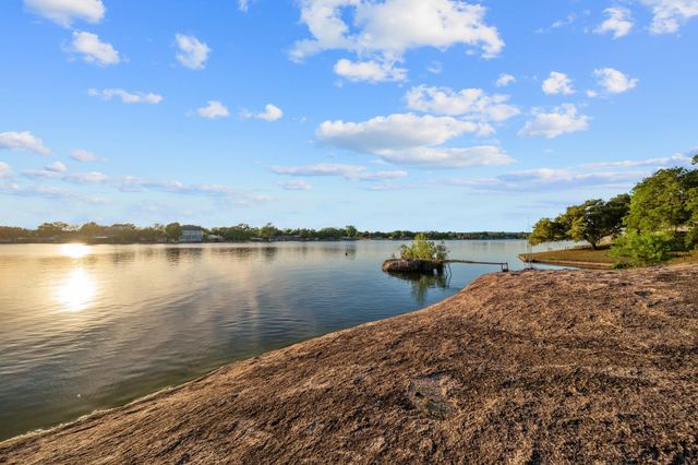 310 Castlehigh DR, Granite Shoals, TX 78654