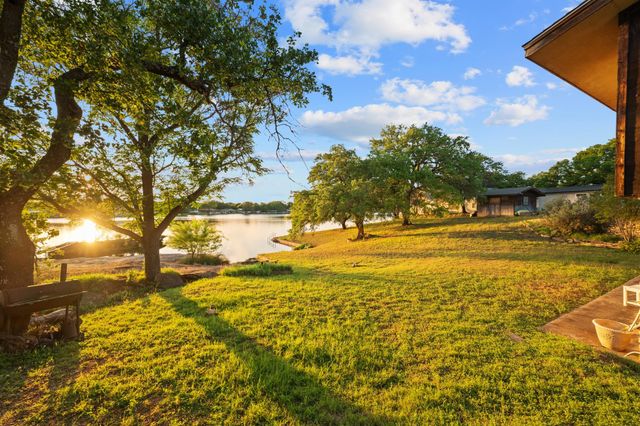 310 Castlehigh DR, Granite Shoals, TX 78654
