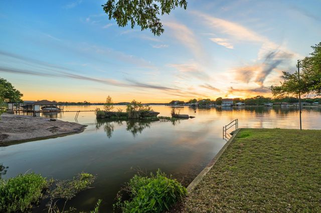 310 Castlehigh DR, Granite Shoals, TX 78654