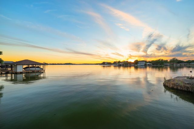 310 Castlehigh DR, Granite Shoals, TX 78654