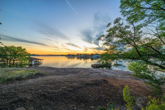 310 Castlehigh DR, Granite Shoals, TX 78654