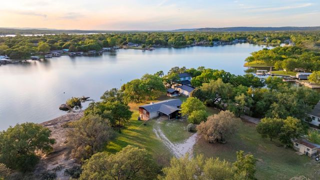 310 Castlehigh DR, Granite Shoals, TX 78654