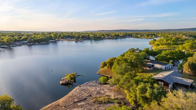 310 Castlehigh DR, Granite Shoals, TX 78654