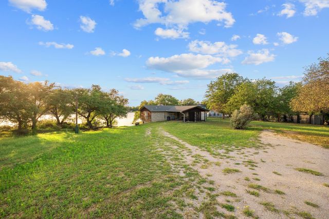 310 Castlehigh DR, Granite Shoals, TX 78654
