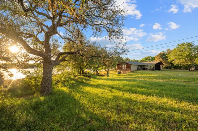 310 Castlehigh DR, Granite Shoals, TX 78654