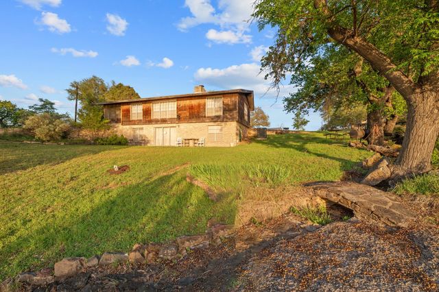 310 Castlehigh DR, Granite Shoals, TX 78654