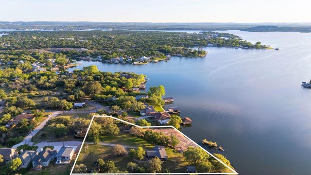 310 Castlehigh DR, Granite Shoals, TX 78654