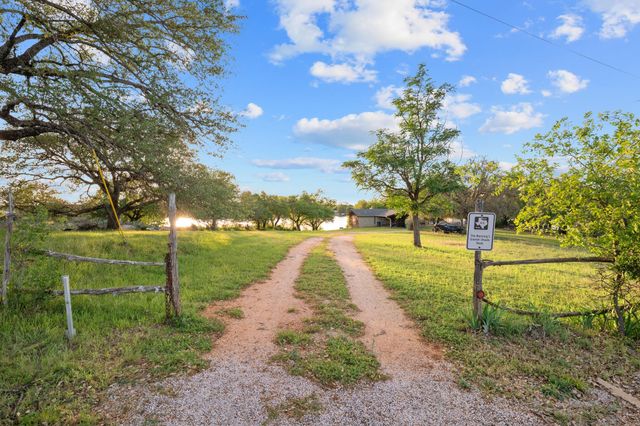 310 Castlehigh DR, Granite Shoals, TX 78654