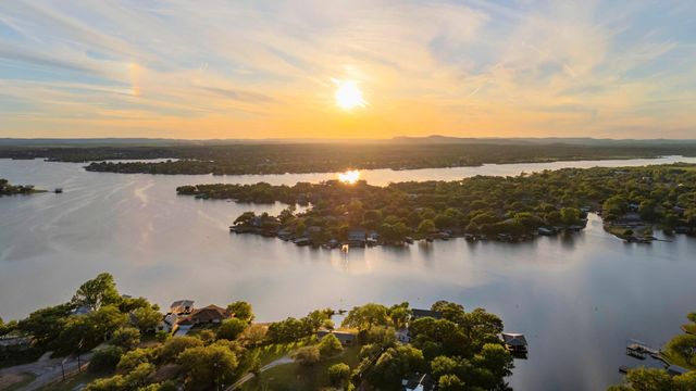 310 Castlehigh DR, Granite Shoals, TX 78654